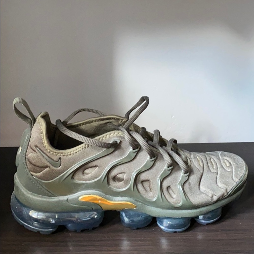 Air max vapor plus worn once